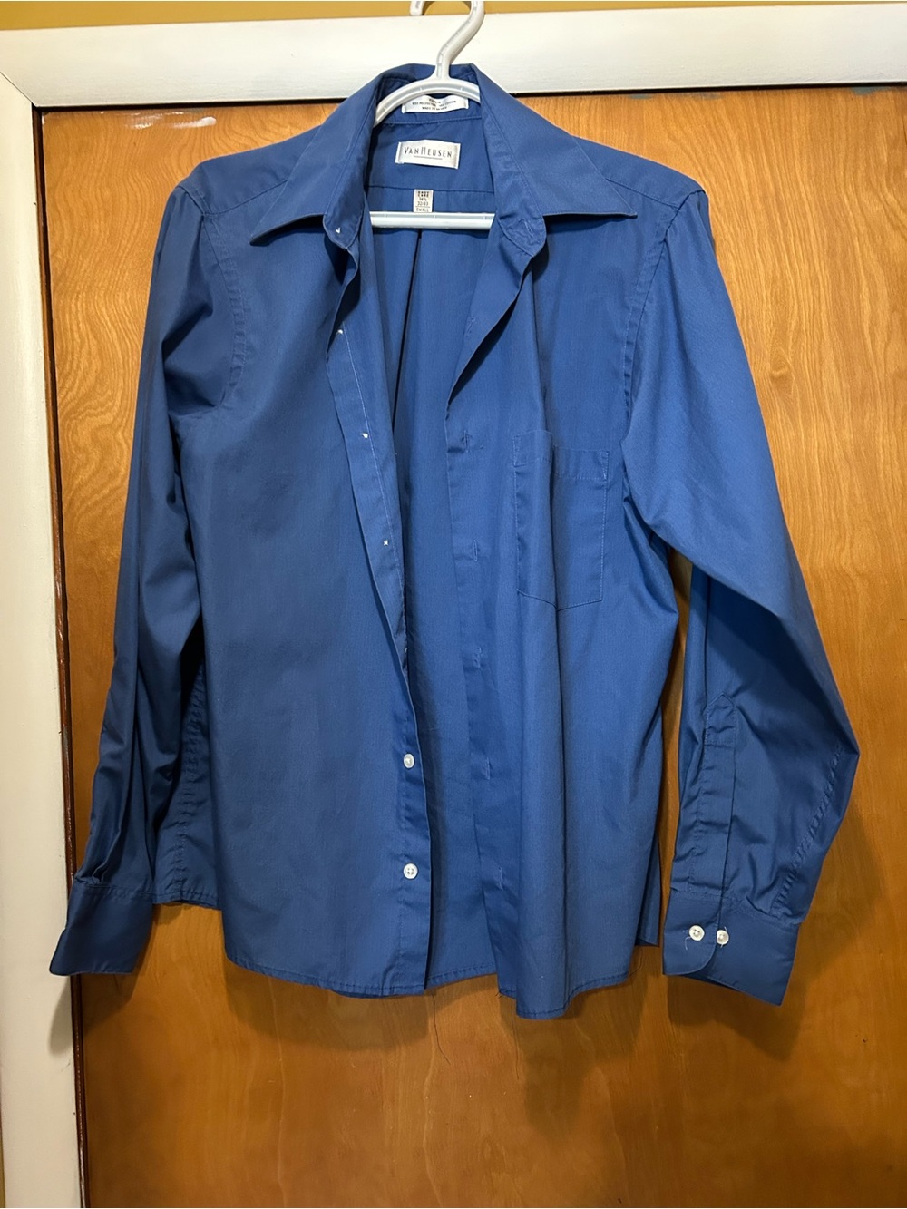 Van Heusen Men's Blue Lightweight Dress Shirt